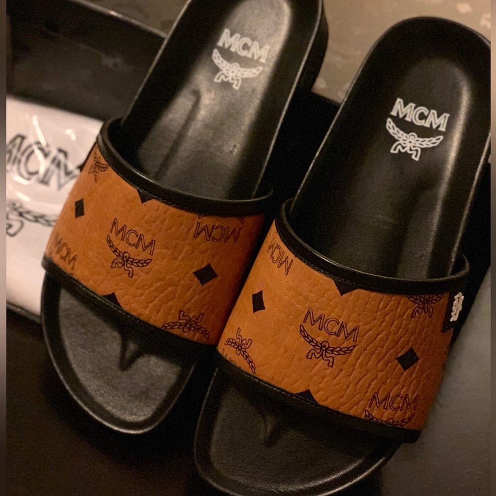 MCM Visetos logo-plaque slides (Euro 37)